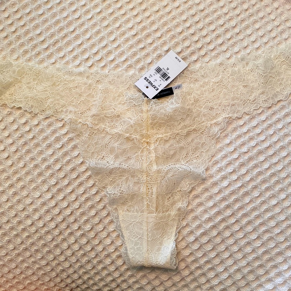 🦩 Express thong lace panties. NEW 🦩